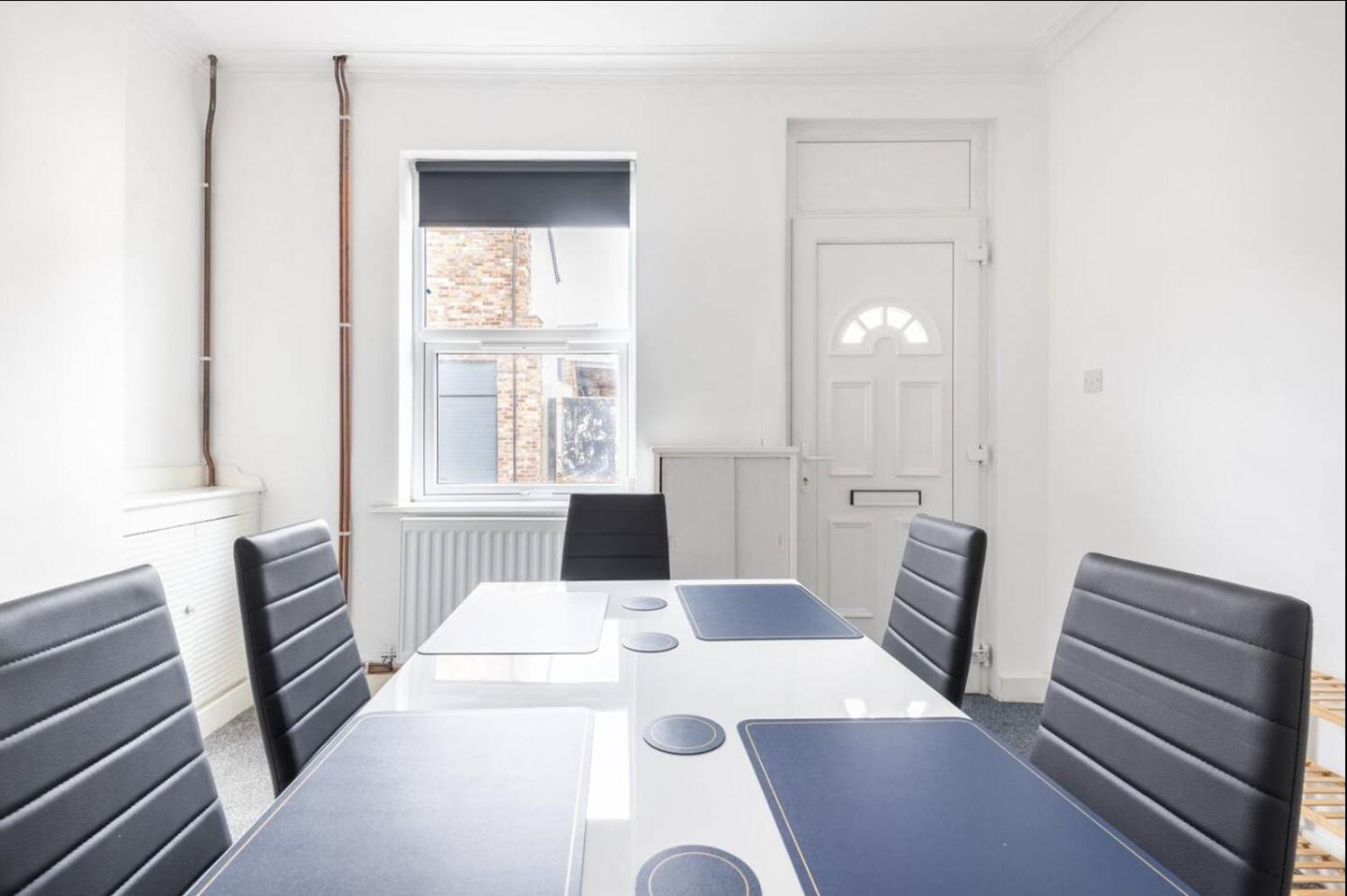 Away From Local To A Lot Of Amenities * Stoke-on-Trent